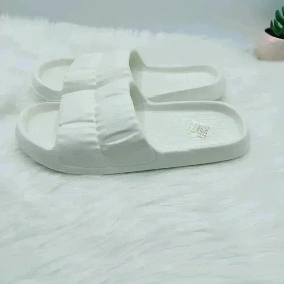 Women Single Band Beach or House Slides, EVA Slides White in size 8-8.5 - Picture 2 of 8